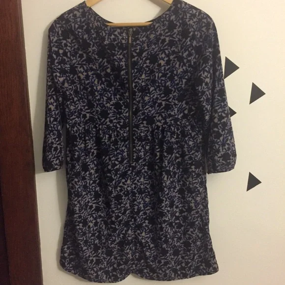 Patterned Dress - Picture 7 of 7